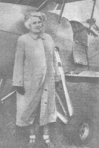 Louisa Russell, The Crommelin Duchess of Bedford, at Denham with the aircraft in which she made her first flight, a de Havilland dH.60GIII Moth Major.
