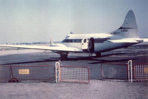 Sky Charters de Havilland dH.104 Dove 5, G-AROH, at Southend in 1965.